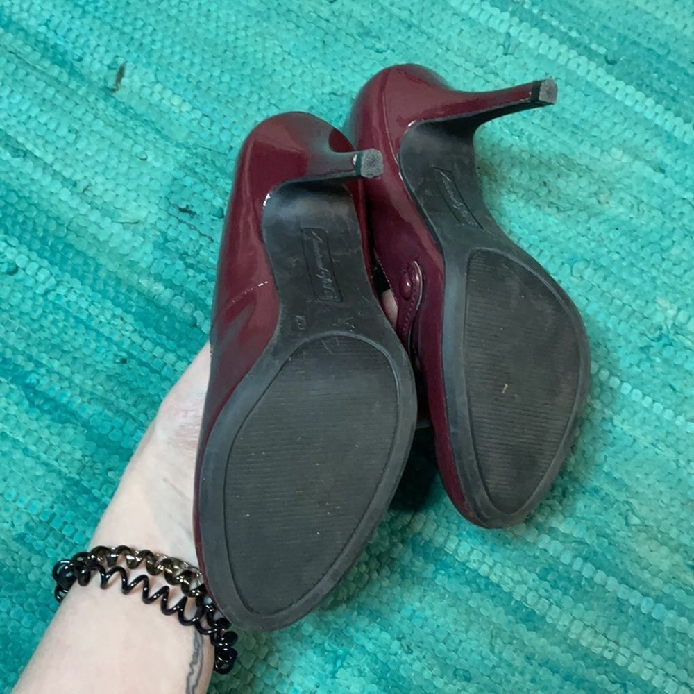 DONATING 6.21.24 - American Eagle 6 Maroon pumps w strap - Picture 4 of 16